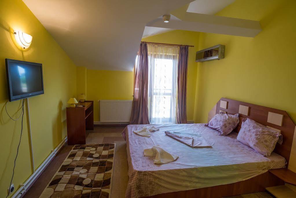 Hostel Nova Route Неводарі Екстер'єр фото